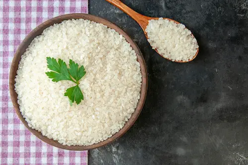 plato de presentación de arroz arborio